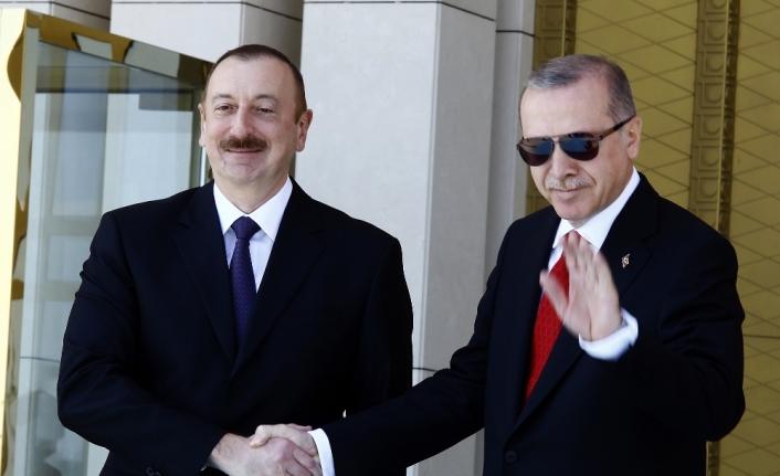 Erdoğan Aliyev’i resmi törenle karşıladı