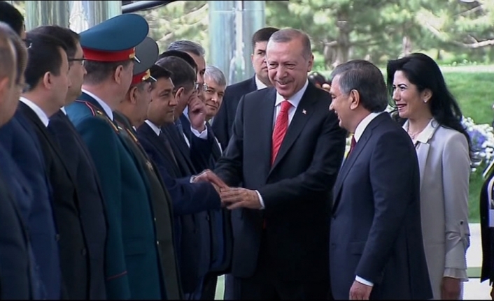 Erdoğan Özbekistan’da resmi törenle karşılandı