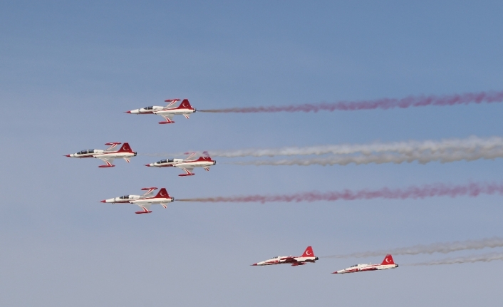 Eurasia Airshow’da Türk Yıldızları’ndan muhteşem gösteri