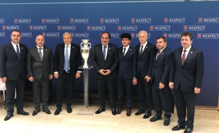 EURO 2024 adaylık dosyası UEFA’ya sunuldu