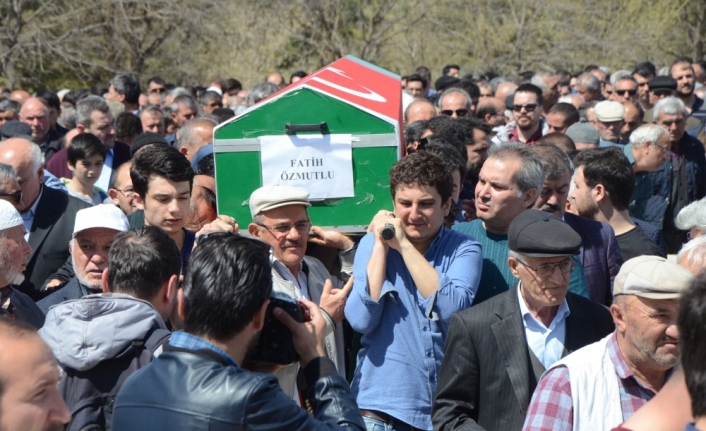 Fatih Özmutlu’yu Kırka’da binlerce kişi uğurladı