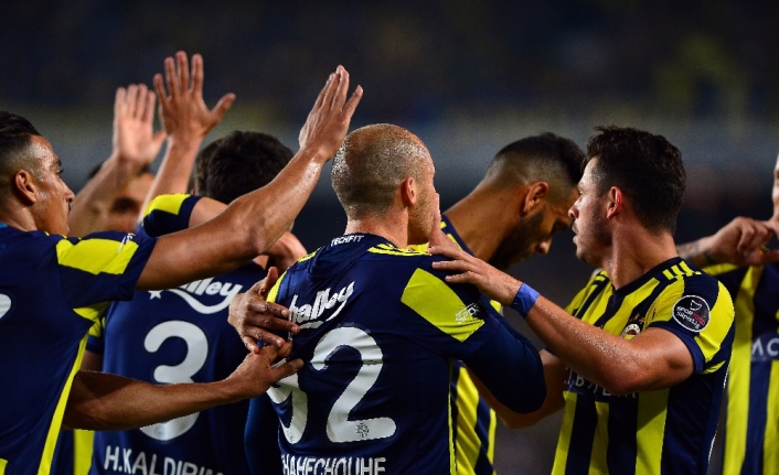 Fener yarışı bırakmıyor