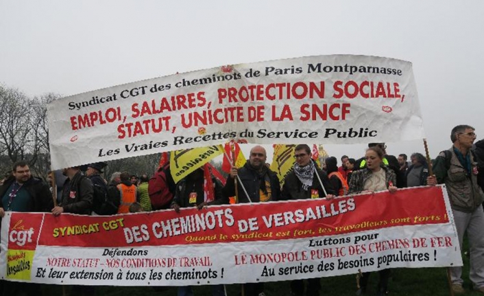 Fransa’da demiryolu çalışanları Meclis önünde grevde