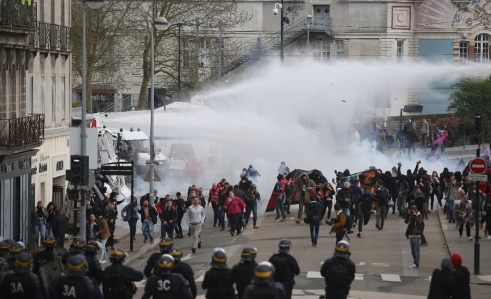 Fransa’daki protestolarda 63 gözaltı