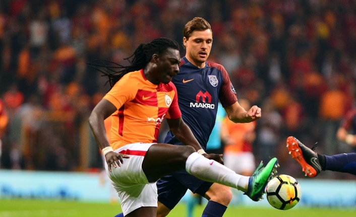 Gomis ve Adebayor geceyi sessiz kapadı