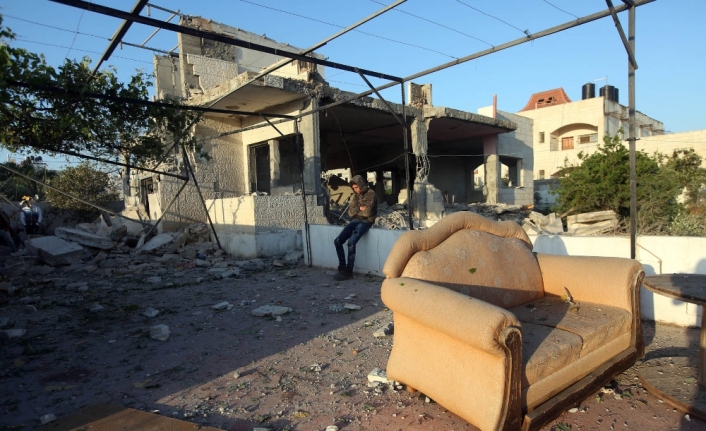 İsrail askerleri Filistinli şahsın evini havaya uçurdu
