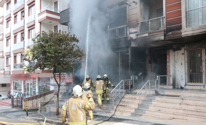 İstanbul’da korkutan yangın: 6 kişi mahsur kaldı