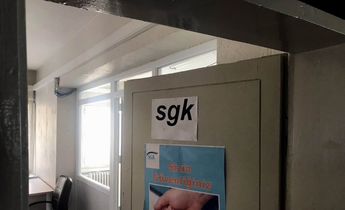 Kapıları kırarak Noter ve SGK binasına girdiler