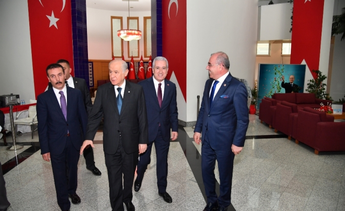 MHP Lideri Devlet Bahçeli: “Abdullah Gül’ün Başbakan’a uyması lazım diye düşünüyorum"