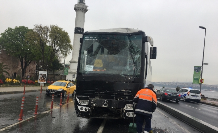 Öğrencileri taşıyan gezi otobüsü kaza yaptı