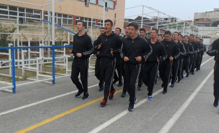 Polis adayları zorlu eğitim sürecinden geçiyor