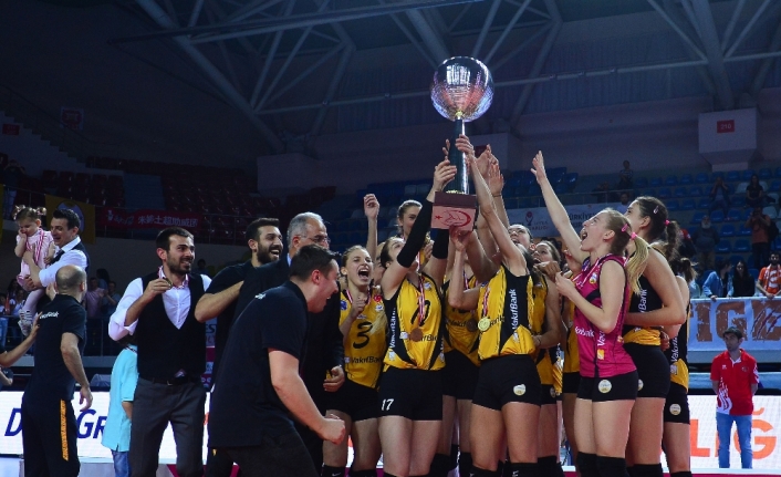 Şampiyon VakıfBank kupasına kavuştu