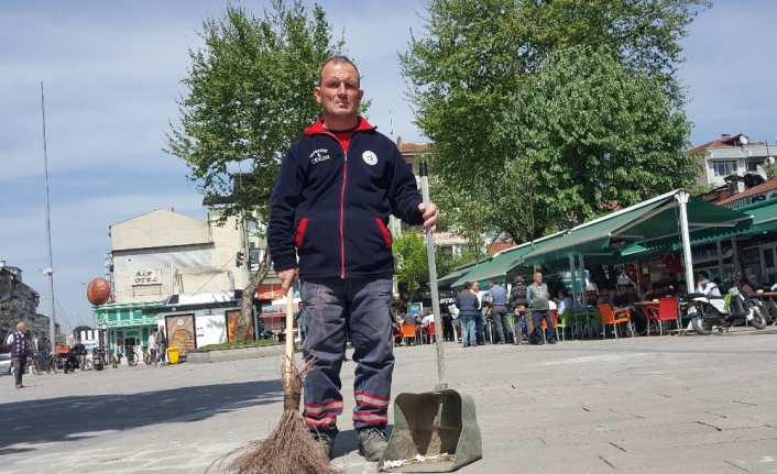 Temizlik işçisi para ve altın dolu çantayı polise teslim etti