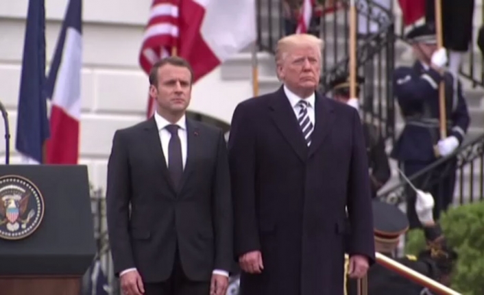 Trump, Macron’u Beyaz Saray’da törenle karşıladı