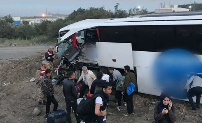 Yolcu otobüsü ile tır çarpıştı