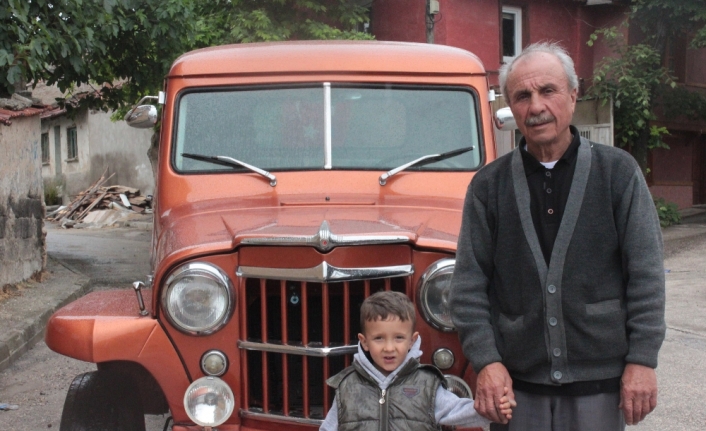 65 yıllık klasik kamyonet ile 64 yaşındaki ustanın serüveni