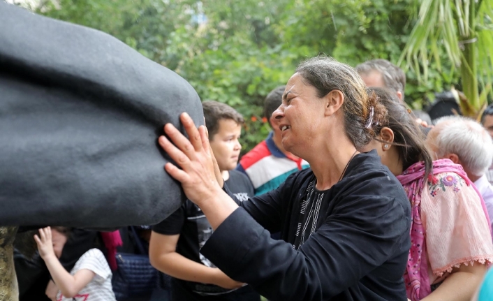 Anneler Anıtı gözyaşlarıyla açıldı