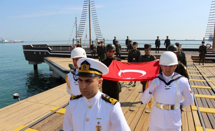 Atatürk’ü temsil eden bayrak karaya çıktı