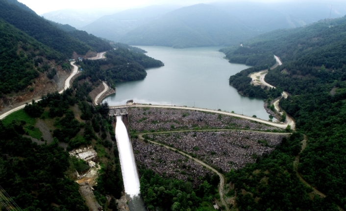 Barajlar taşma noktasına geldi kapakları açıldı