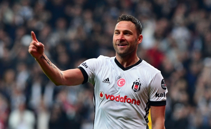 Beşiktaş Tosic’i borsaya bildirdi