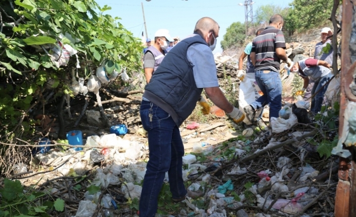 Çöp evden bir kamyon ve iki traktör dolusu çöp çıktı