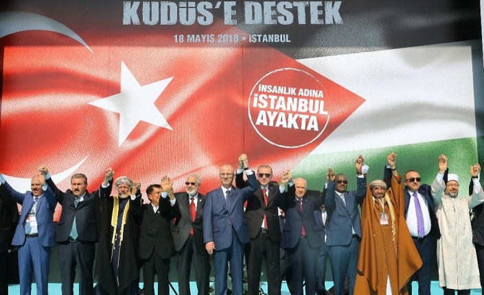 Erdoğan ve Bahçeli el ele mitinge katılanları selamladı