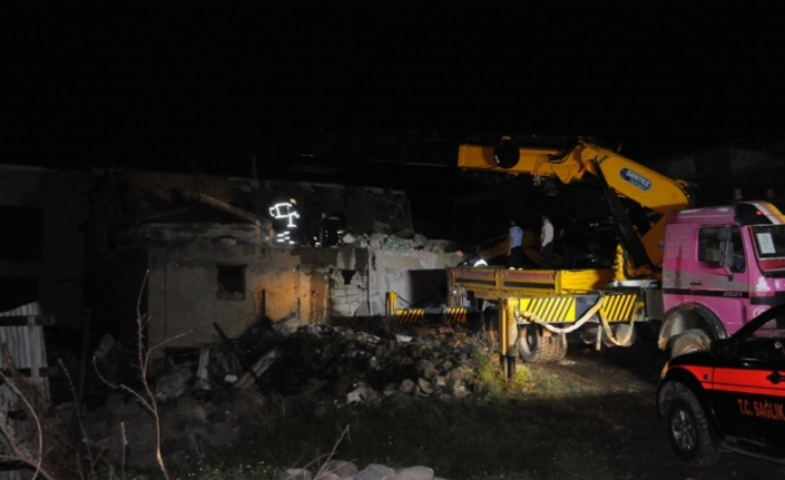 Evde tüp patladı: 1 ölü, 9 yaralı