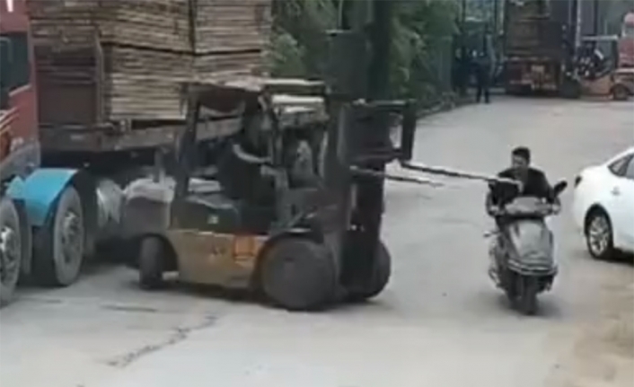 Forklift aniden dönünce...