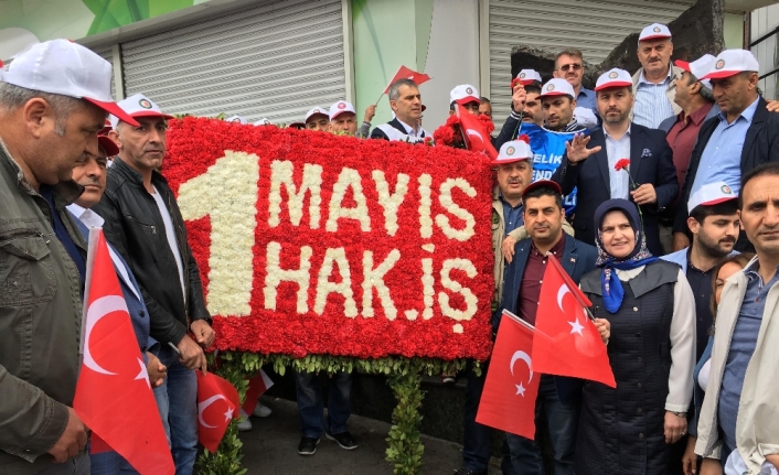 HAK-İŞ Cumhuriyet Anıtına çelenk bıraktı