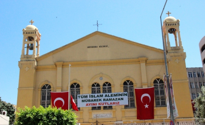 Hristiyan Ortodoks Cemaati’nden pankartlı Ramazan kutlaması