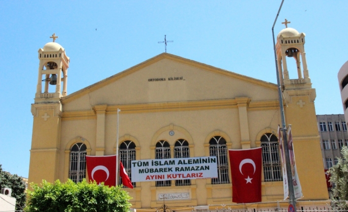 Hristiyan Ortodoks Cemaati’nden pankartlı Ramazan kutlaması