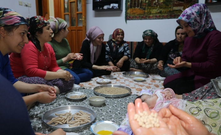 İftardan sonra kadınların ’yuvalama’ mesaisi başlıyor