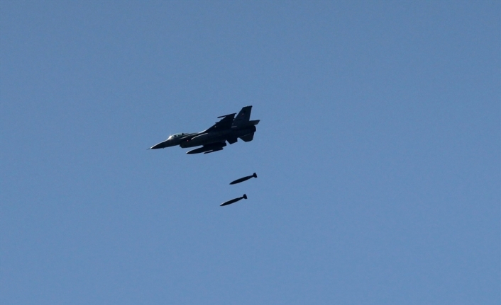 Irak savaş uçakları Suriye’de DEAŞ’ı bombaladı