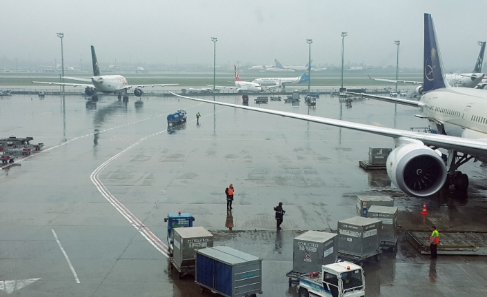 İstanbul’da uçuşlara yağmur engeli
