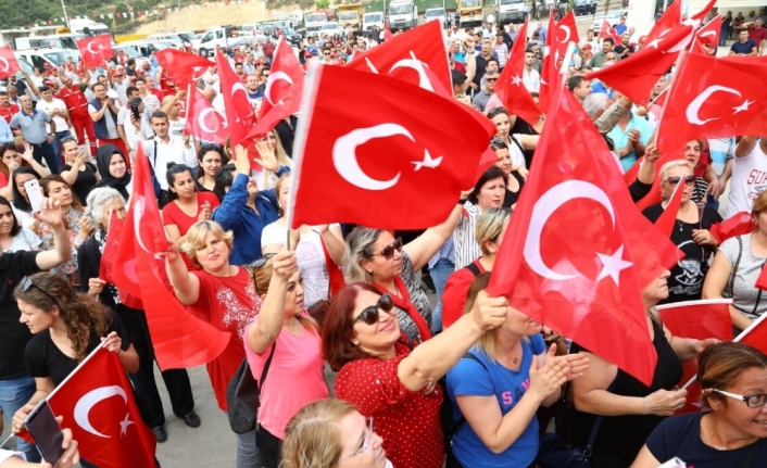 İzmir’de 1 Mayıs kutlamaları