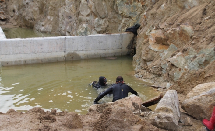 Köpeğini kurtarmak isterken boğuldu