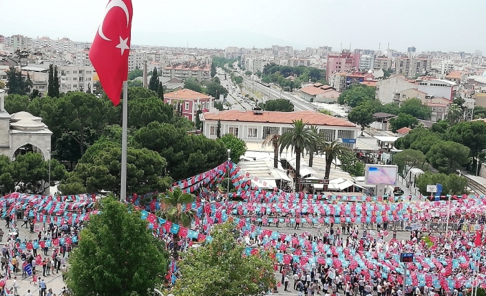 Meral Akşener yine meydanı dolduramadı