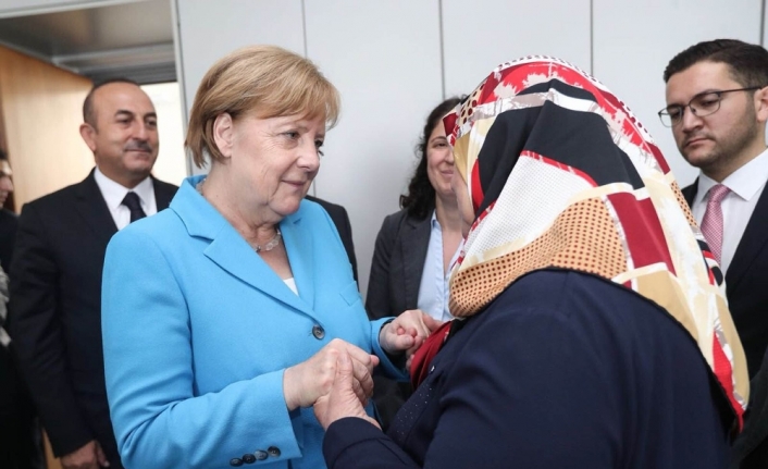 Merkel: Acılarınızı hiç bir söz ve özür telafi edemez