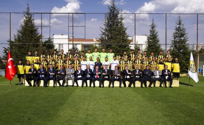 MKE Ankaragücü’nden İHA’ya şampiyonluk pozu