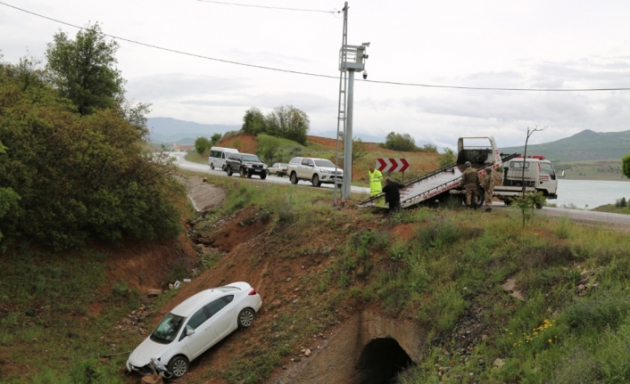 Otomobil şarampole uçtu: 5 yaralı