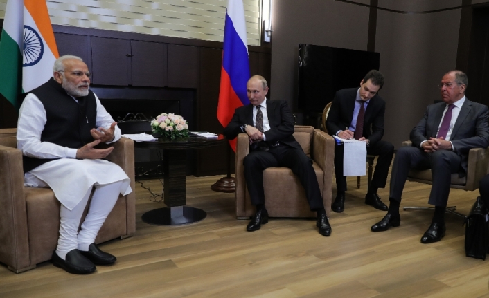 Putin ve Modi bir araya geldi