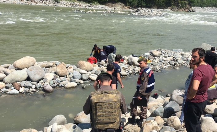 Rafting botu devrildi: Arap turist hayatını kaybetti