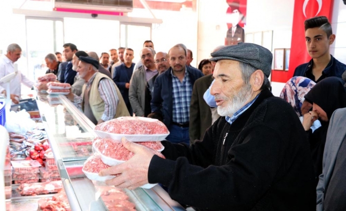 Ramazan öncesi ucuz et kuyruğu