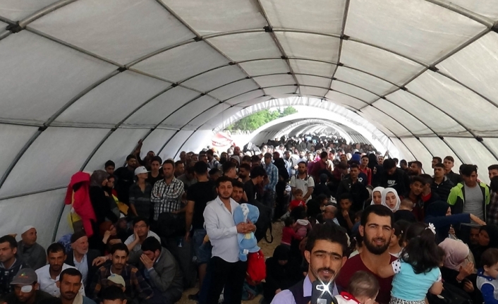Suriyelilerin ülkelerine gidişlerinde yoğunluk
