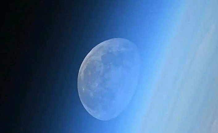 Uzaydan Ay böyle görünüyor