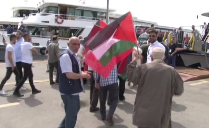 Vatandaşlar teknelerle Yenikapı miting alanına gidiyor