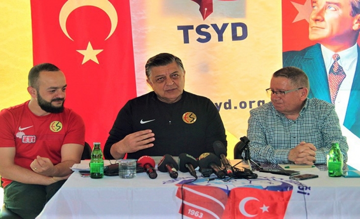 Yılmaz Vural taraftarı övdü