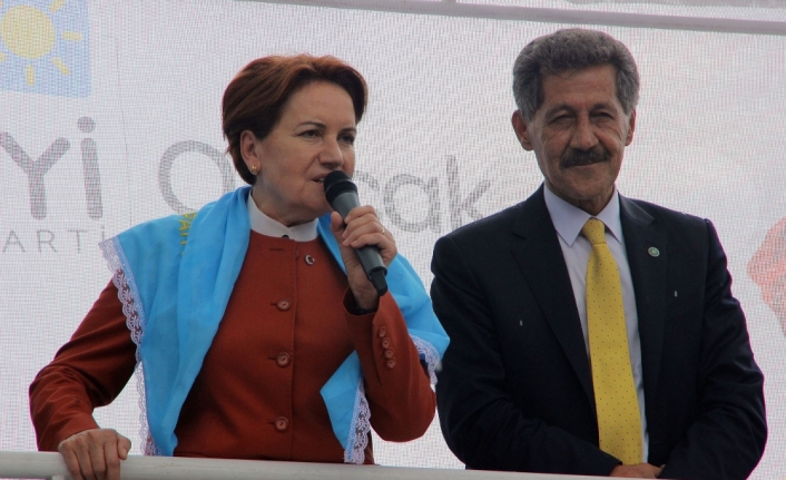 Akşener yağmur nedeniyle mitingi yarıda kesti