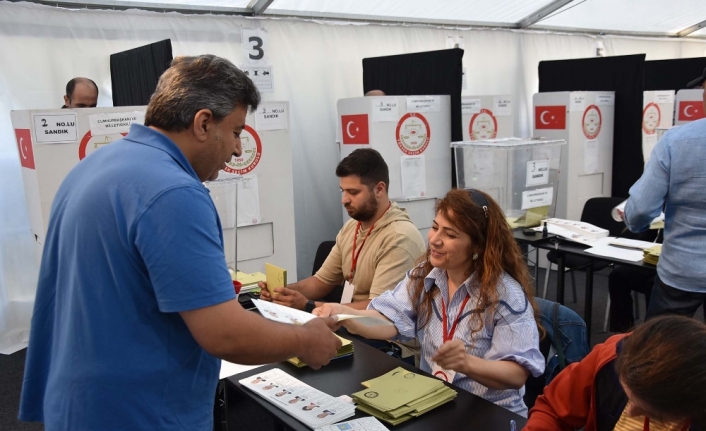 Almanya’da oy verme işlemi başladı