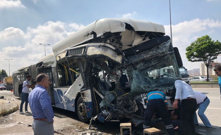 Ankara’da otobüsler çarpıştı: 1 ölü, 15 yaralı